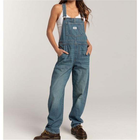 Levi's Pants - Levi’s Vintage Overalls Women’s XL Fresh Perspective Denim Relaxed Fit